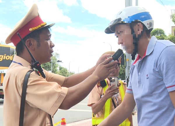 Bà Rịa - Vũng Tàu: Xác minh vụ nhờ 'cha làm công an' giải cứu vi phạm nồng độ cồn