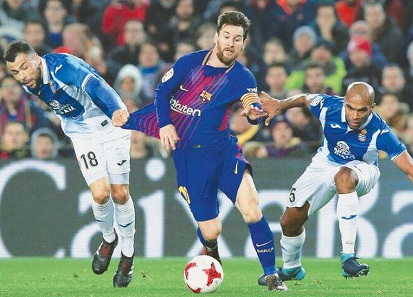 Messi quá vĩ đại đã làm đối thủ 'lực bất tòng tâm' thừa nhận một điều khó nói