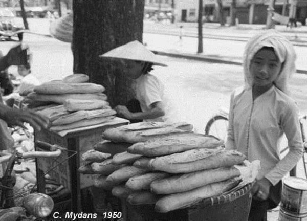 Nguồn gốc của bánh mì Việt Nam, cửa hàng bánh mì đầu tiên vẫn còn hoạt động và có thêm nhiều chi nhánh mới