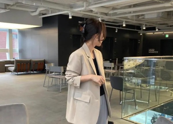 Chọn mua blazer: Chỉ cần chú ý chi tiết này để mặc đẹp và cực kỳ tôn dáng