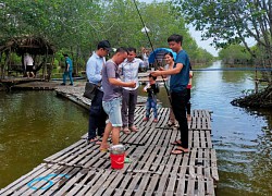 Về Bạc Liêu mò cua bắt ốc