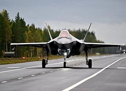 Lần đầu tiên chiến đấu cơ tàng hình F-35A cất cánh từ đường cao tốc