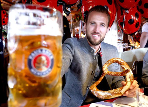 Harry Kane háo hức với trò 'nâng lên hạ xuống'