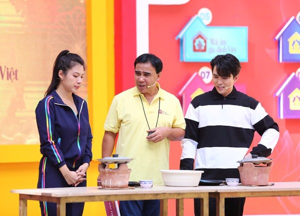 MC Quyền Linh: Hồi nhỏ, tôi đội cả thúng bánh trên đầu, đi bán rong khắp xóm