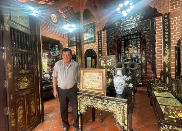 Ngôi nhà gốm đỏ độc đáo ở miền Tây được xác nhận kỷ lục