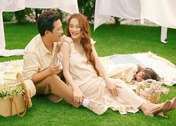 Nhã Phương khoe loạt ảnh gia đình hạnh phúc, mong chờ con thứ hai chào đời