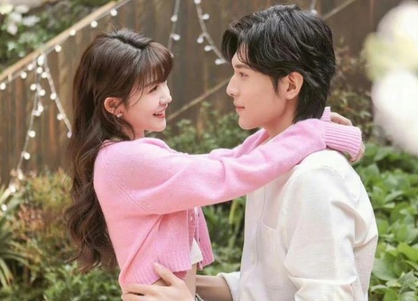 Phim "gây sốt" với nữ chính nhỏ xinh như búp bê cạnh nam chính cao 2 mét, ai ngờ bị tẩy chay vì nhiều cảnh nhạy cảm