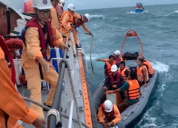 Tàu cá chìm, 10 ngư dân gặp nạn trên vùng biển Côn Đảo