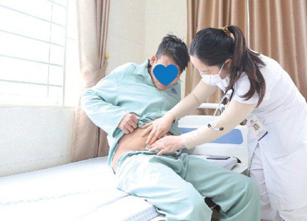 Đi tiểu rắt, ra máu, người đàn ông sốc vì bị ung thư tiền liệt tuyến