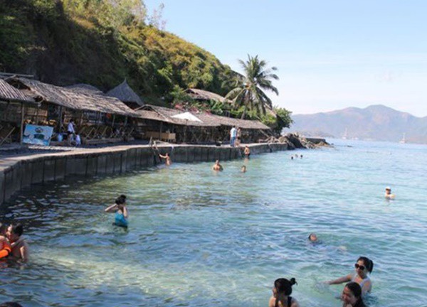 Ghé thăm Bãi Trũ - Nha Trang