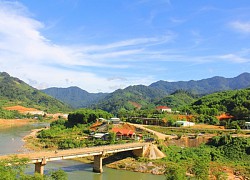 Giữa non ngàn Tắk Pỏ