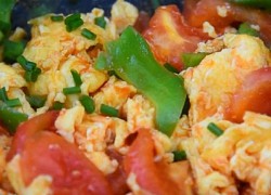 Khi làm món trứng bác cà chua, thêm bước này để trứng thơm và cà chua ngọt hơn