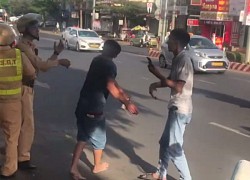 Người đàn ông say rượu, hành hung CSGT ngay cạnh trụ sở công an phường