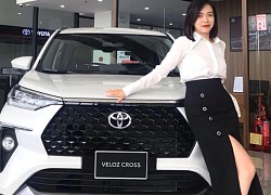 Người đẹp là minh chứng cho câu 'chè Thái gái Tuyên' khi khoe dáng bên xe Toyota