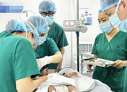 Tắc ruột bẩm sinh, bé sinh non được nuôi sống kỳ tích