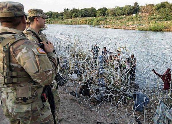 26 bang Mỹ đề nghị ông Biden 'đứng sang một bên' để Texas đảm bảo an ninh biên giới