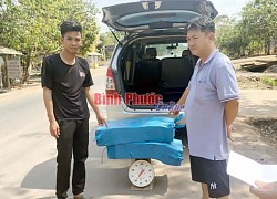 Bắt 2 đối tượng vận chuyển trái phép 60kg pháo lậu