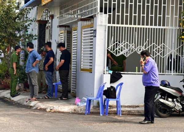 Kiểm tra nơi nghi vấn sản xuất tiền giả, đối tượng dùng súng, bình xịt hơi cay chống trả Công an