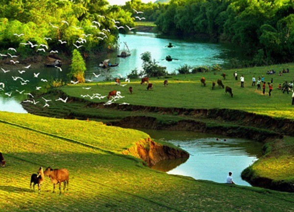 Vẻ đẹp hoang sơ kỳ vĩ của núi Sáng - thác Bay