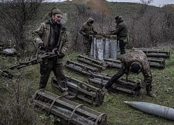 Viện trợ quân sự nước ngoài 'chảy vào' Ukraine lớn như thế nào?