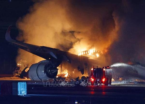 Vụ tai nạn tại sân bay Haneda: 'Phép màu' cứu hành khách thoát chết trong gang tấc