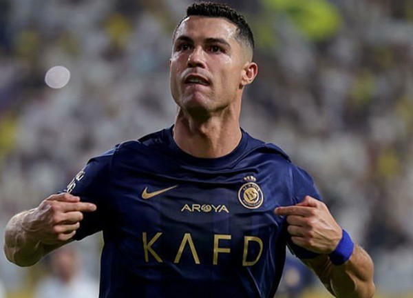 Cơ bắp đáng kinh ngạc của Ronaldo