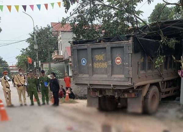 Nguyên nhân vụ tai nạn liên hoàn, tông vào quán cắt tóc làm 4 người thương vong