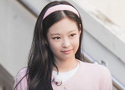 "Chủ tịch" Jennie gây sốt với loạt ảnh lão hóa ngược bên Yoo Jae Suk, nhìn tưởng tân binh Kpop thế hệ 5