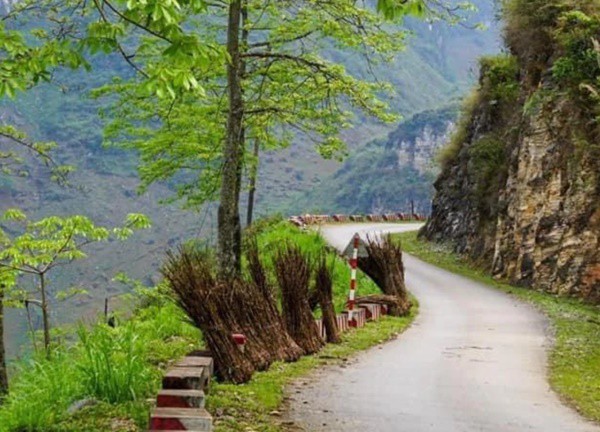 Du Già ở Hà Giang đang thu hút dân mê phượt