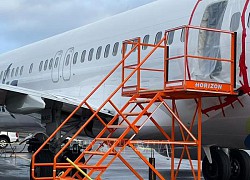 FAA bị chất vấn về sự cố máy bay Boeing hạ cánh khẩn cấp