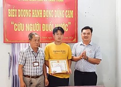 Khen thưởng học sinh lớp 10 dũng cảm cứu người bị ngã xuống kênh