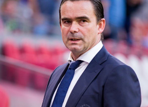 Overmars trả giá đắt vì bê bối quấy rối tình dục