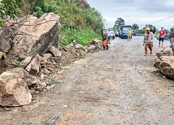 Sạt lở đèo Khánh Lê nối Nha Trang - Đà Lạt, giao thông tắc nghẽn