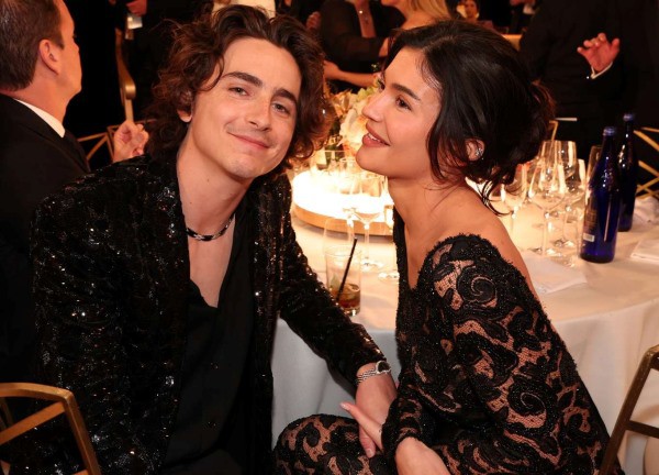 Timothée Chalamet lên tiếng về mối thâm thù giữa tình tin đồn 1 thời Selena Gomez và "chính thất" Kylie Jenner