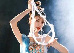 Loạt ảnh áo tắm của Angelababy bị &#039;đào lại&#039;, gây ra nhiều cuộc tranh cãi liên quan đến show thoát y