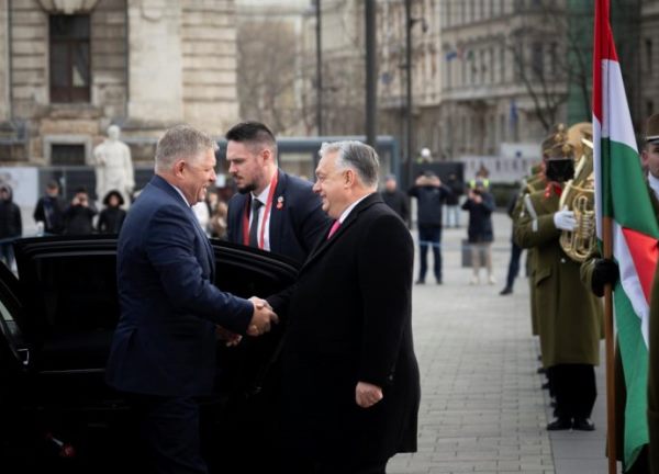 Slovakia ủng hộ Hungary chặn viện trợ của EU dành cho Ukraine