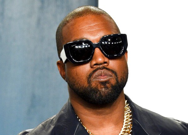 Kanye West gắn hàm răng giả hơn 20 tỉ đồng