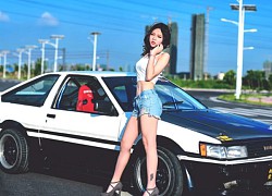 Nét gợi cảm của người mẫu bên xe cổ Toyota AE86