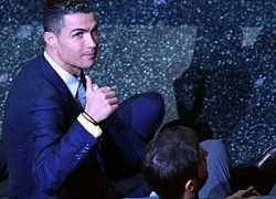 Phản ứng của Ronaldo khi Haaland giành Quả bóng vàng Dubai