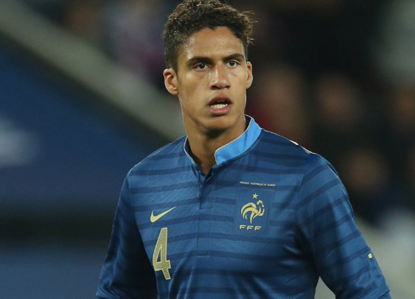 Varane sẽ phải xin lỗi vì dám đăng ảnh đi chơi?