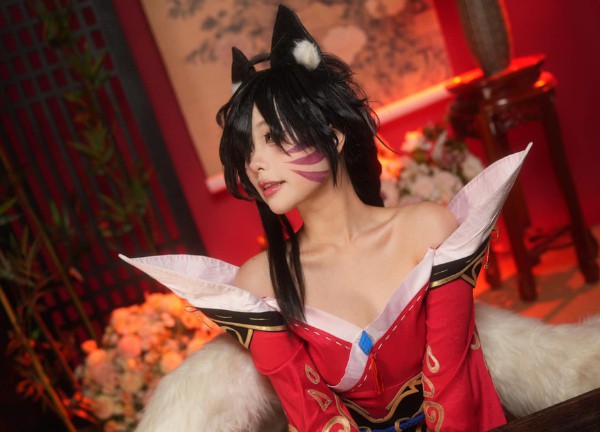 Cựu MC Riot - "Hậu bối của Minh Nghi" trổ tài cosplay nàng cáo Ahri siêu quyến rũ