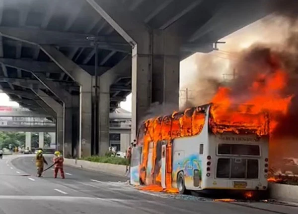 Cháy xe buýt ở Thái Lan, 25 học sinh và giáo viên thiệt mạng