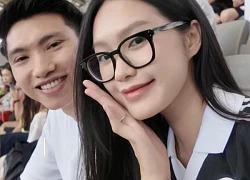 Cùng Đoàn Văn Hậu đi xem bóng đá ở Hàn Quốc, tiểu thư Doãn Hải My phải xin lỗi vì một hành động vô tình