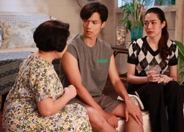 Ăn hỏi dẫn lễ trăm triệu nhưng vừa thấy tấm ảnh ở nhà gái, mẹ chồng tôi liền tuyên bố hủy hôn