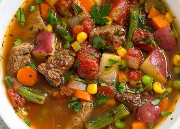 Công thức nấu súp thịt bò rau củ thơm ngon, đủ chất cho cả gia đình