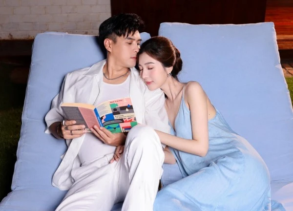 Cuộc sống của giọng ca 'Con bướm xuân' sau hơn 1 năm lấy vợ kém 17 tuổi