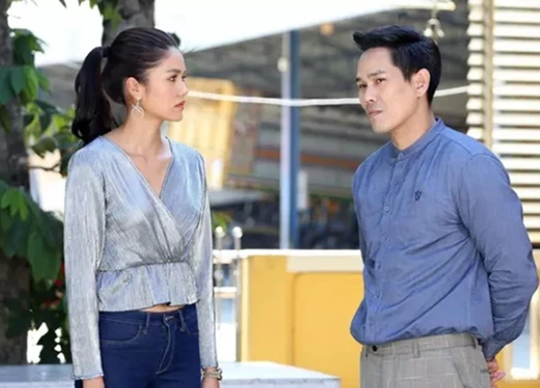 Đám tang của chồng, vị sếp tổng mang đến thẻ ngân hàng chục tỷ cùng lý do khiến tôi lặng người