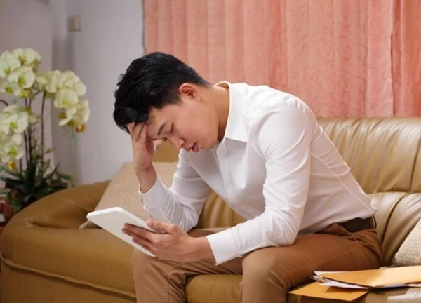 Gặp lại vợ cũ, cô ấy cho tôi xem tấm ảnh, tiết lộ sự thật 10 năm trước khiến tôi chao đảo, ngã bệnh vì hổ thẹn