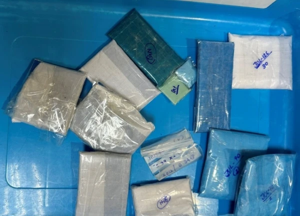 Người đàn ông nước ngoài vận chuyển trái phép 716 viên kim cương qua đường hàng không