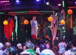 Biển người biến phố Tây ở TPHCM thành trung tâm lễ hội Halloween